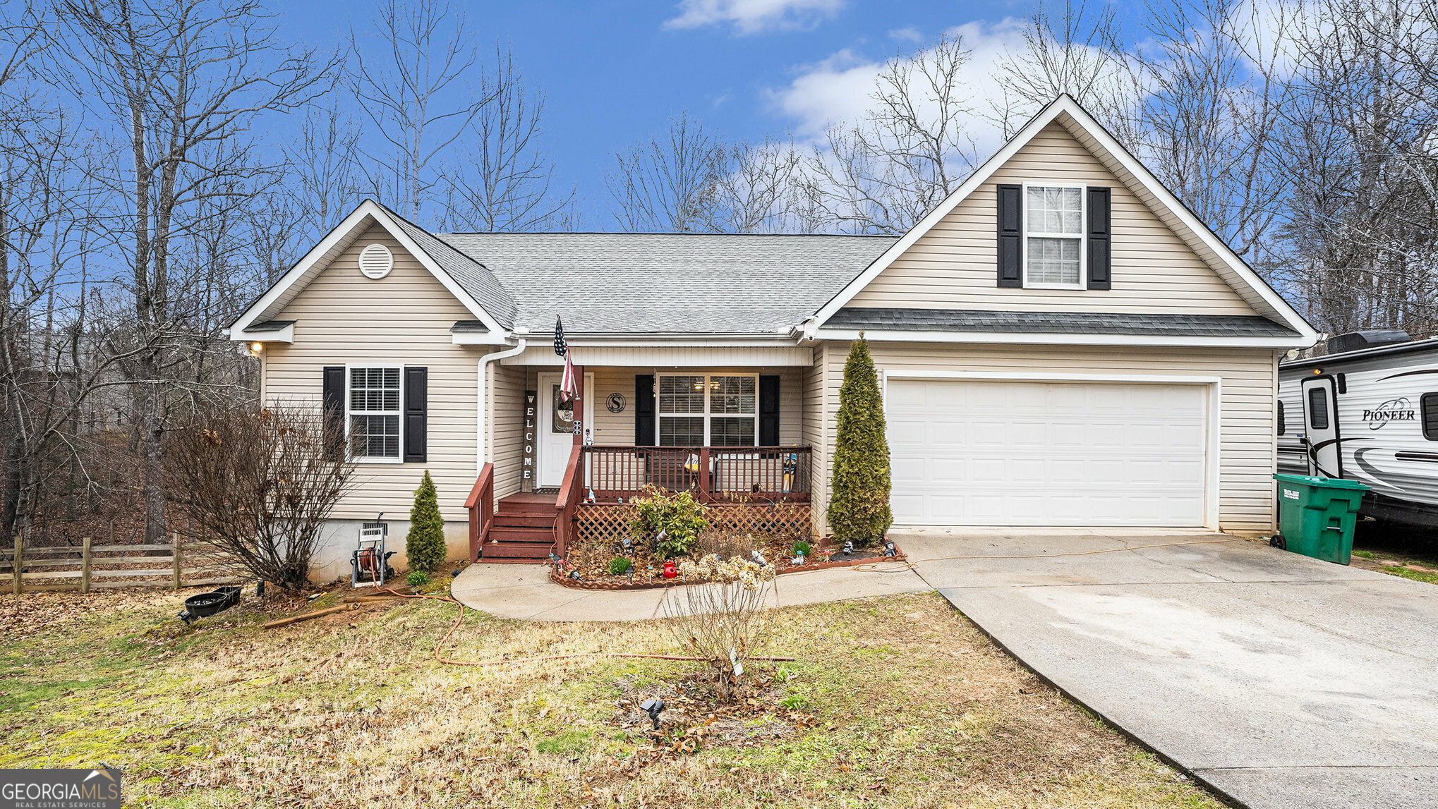 Property Photo: 735 Hummingbird Court GA 30523