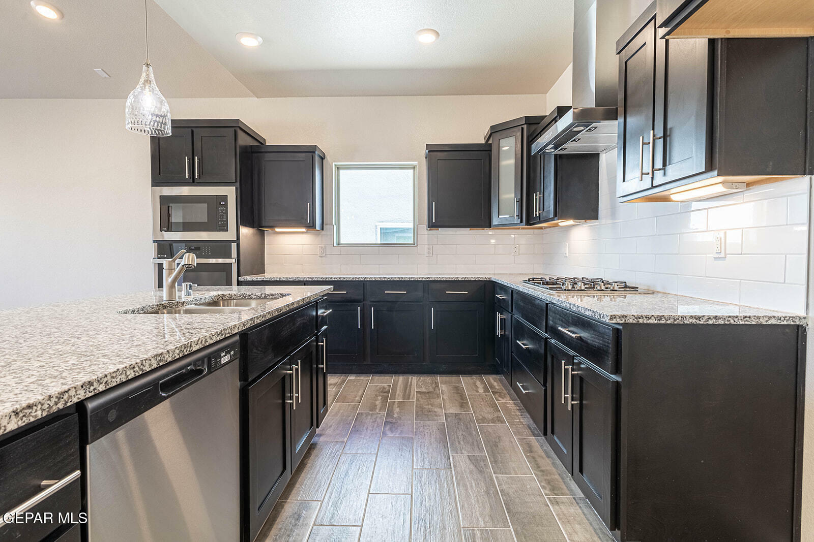 Property Photo: 933 Nayland Place TX 79928