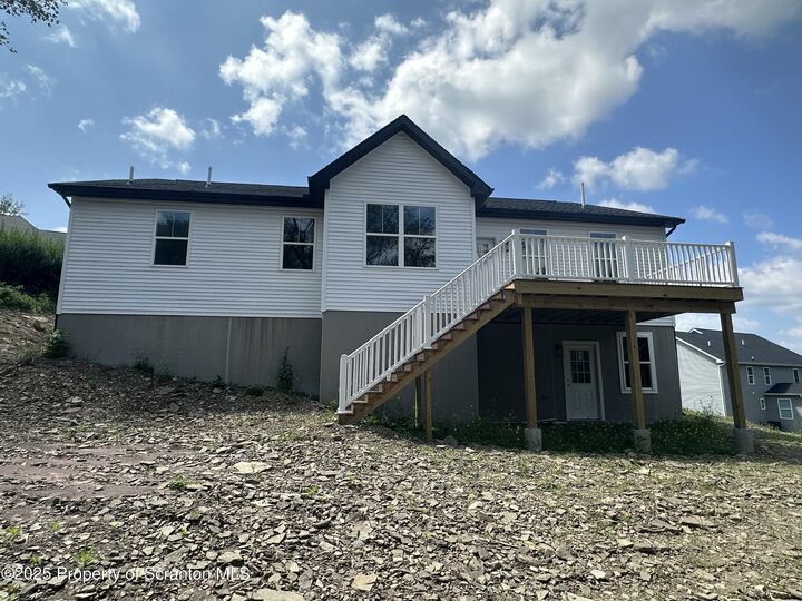 Property Photo: 708 Pin Oak Place PA 18444