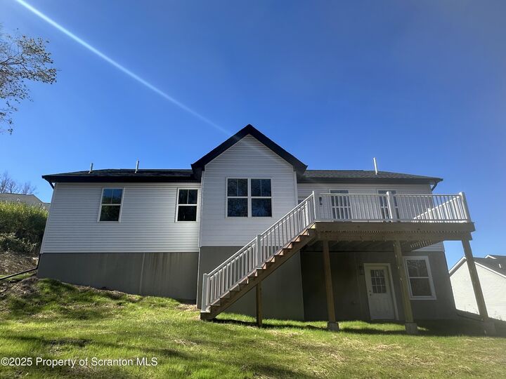 Property Photo: 708 Pin Oak Place PA 18444
