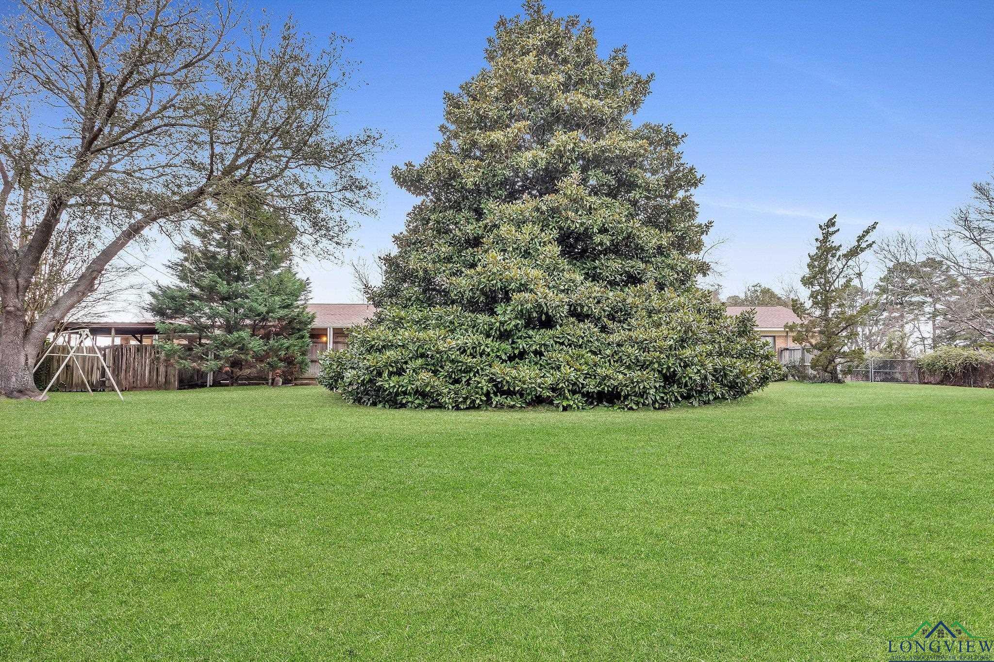 Property Photo: 204 W Brookwood Ln TX 75693