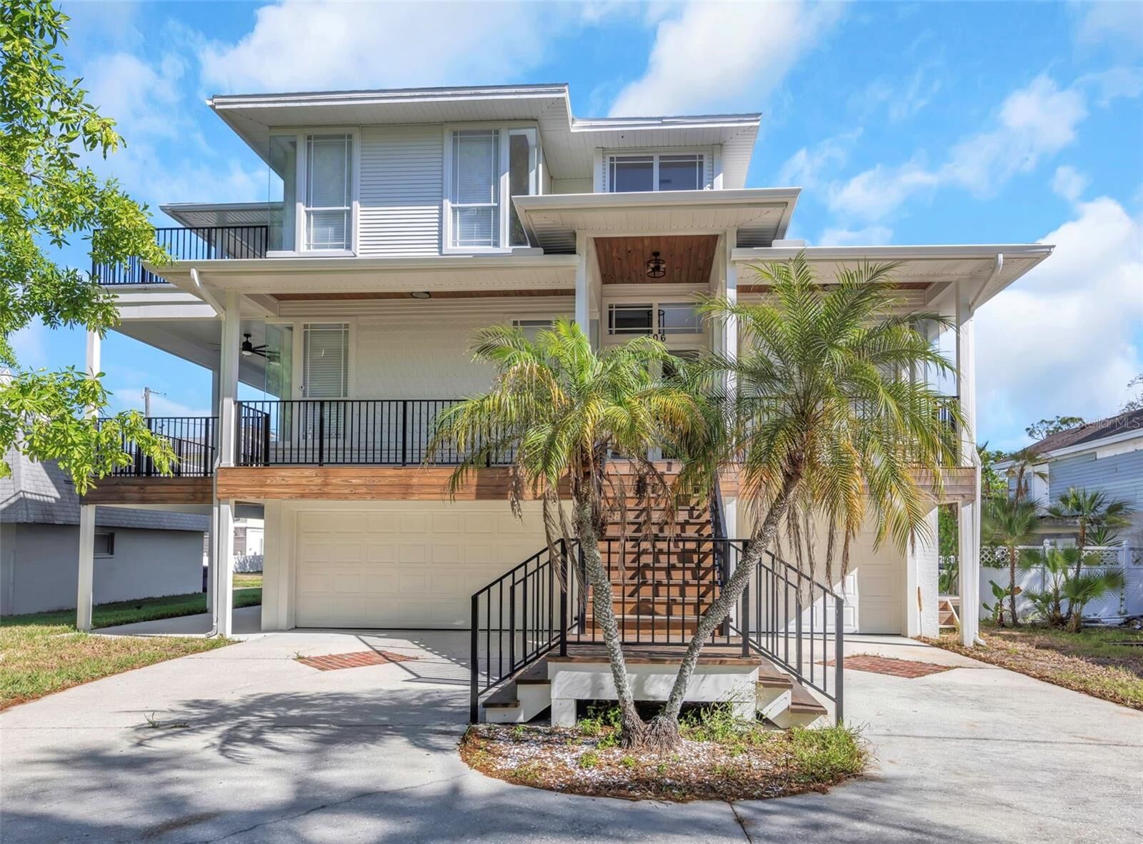 Property Photo: 606 Indiana Avenue FL 34681
