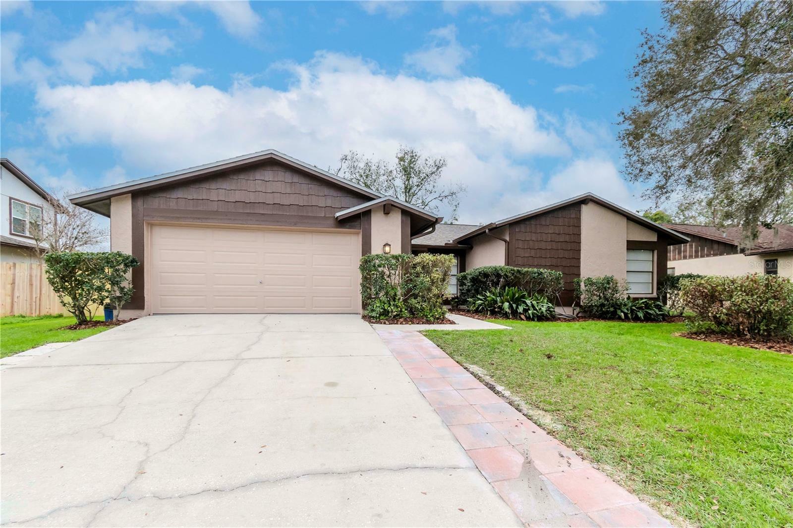 Property Photo:  415 Bloomingfield Drive  FL 33511 