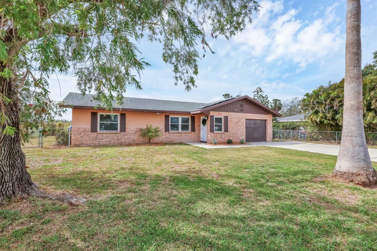 Property Photo:  1622 17th Street E  FL 34208 