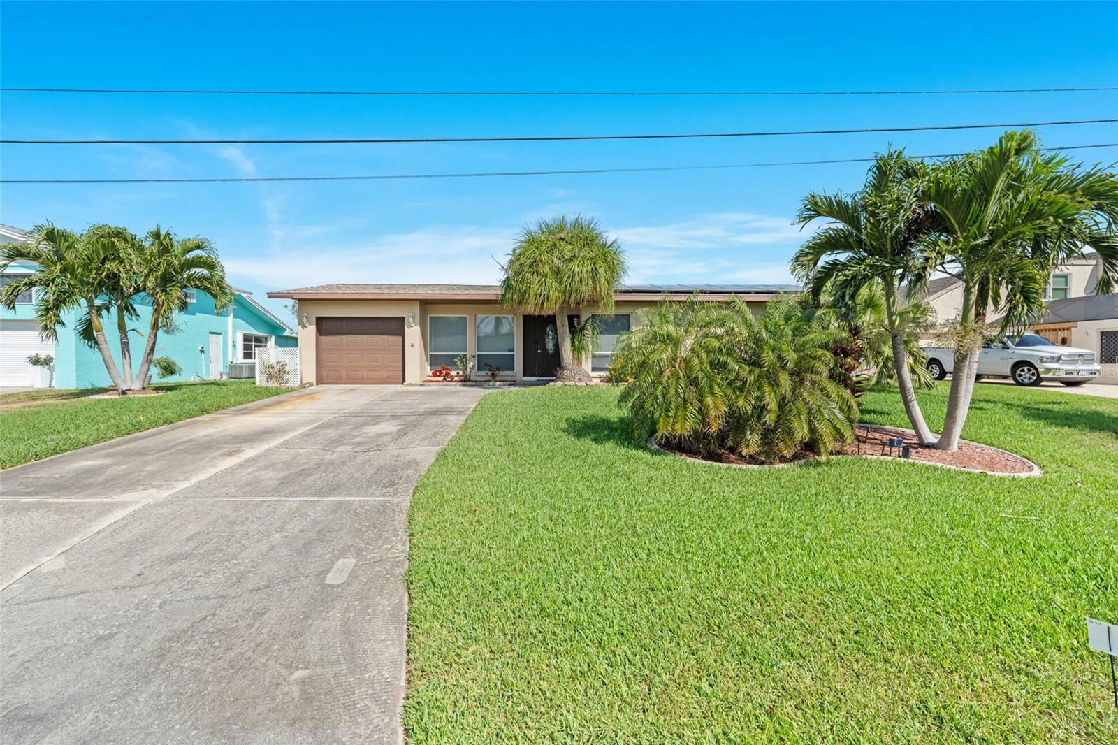 Property Photo:  1425 SE 29th Terrace  FL 33904 