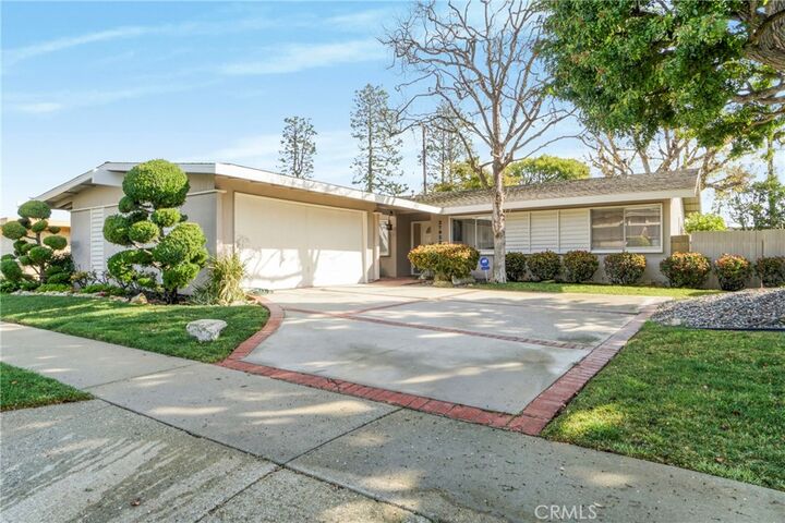 Property Photo: 27922 Alvarez Drive CA 90275