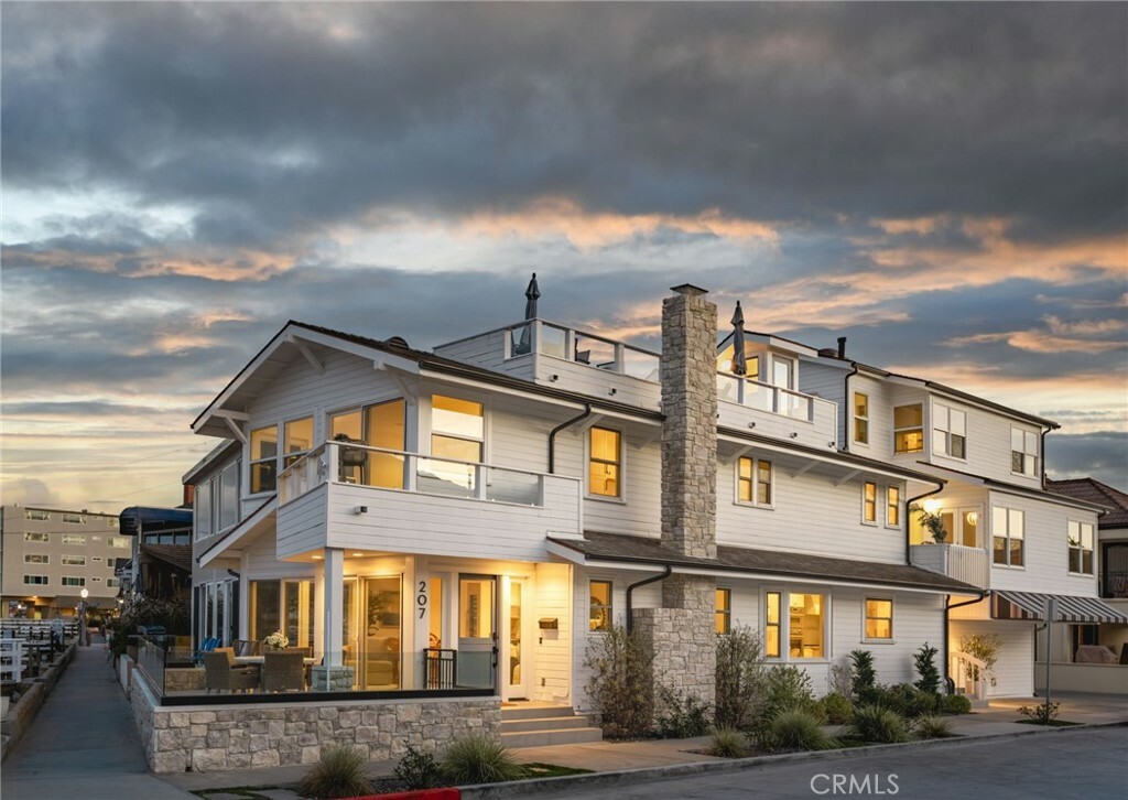 Property Photo: 207 E Edgewater Avenue CA 92661
