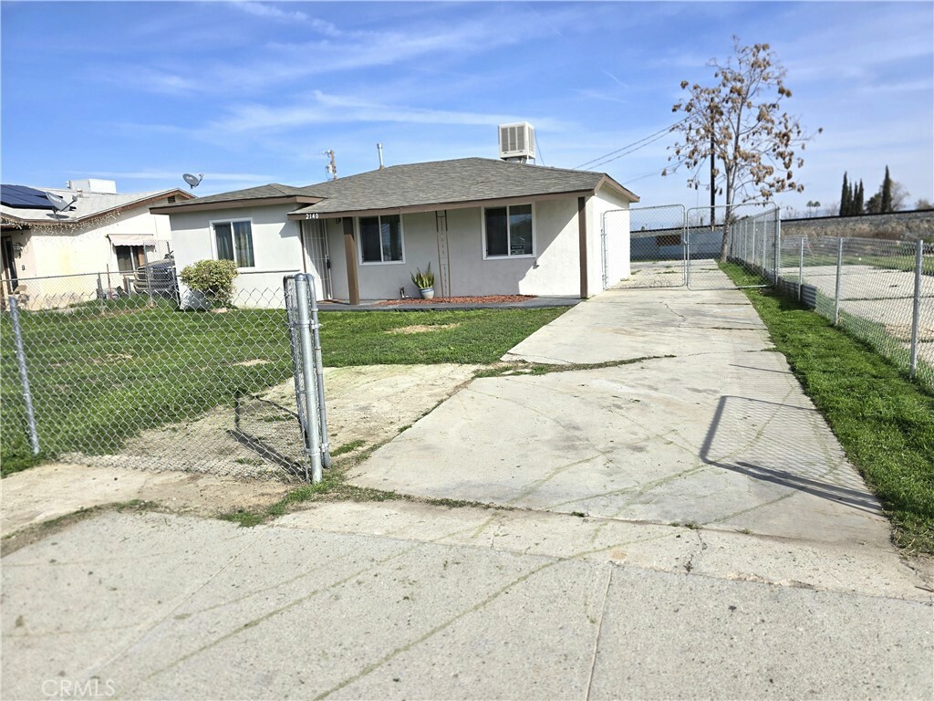 Property Photo:  2140 Mahoney  CA 93307 