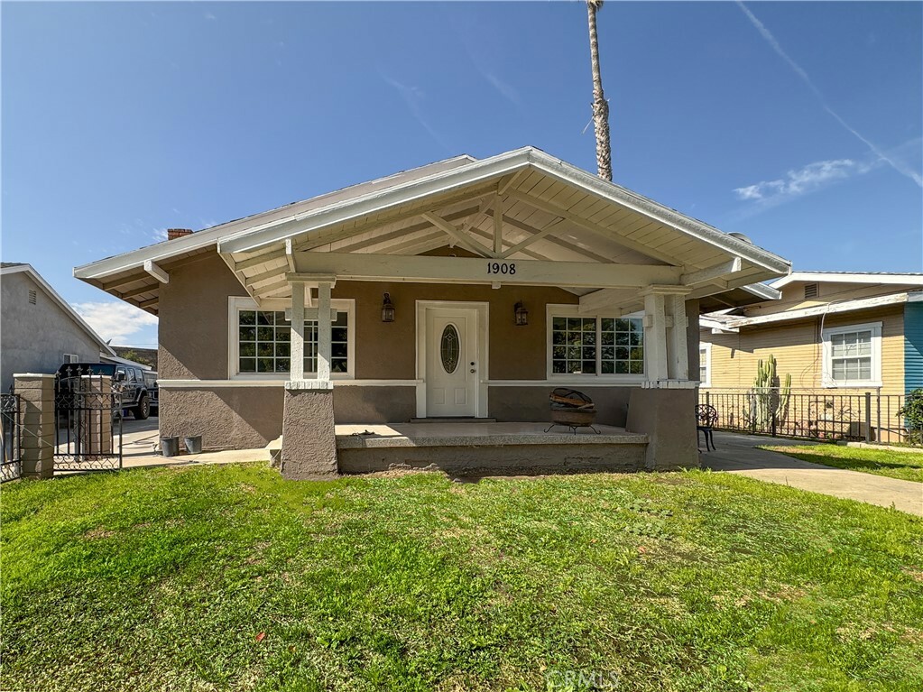 Property Photo:  1908 Valencia Street N  CA 92706 