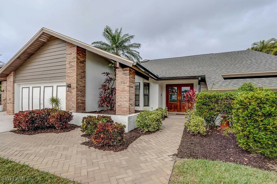 Property Photo:  8746 Banyan Cove Circle  FL 33919 