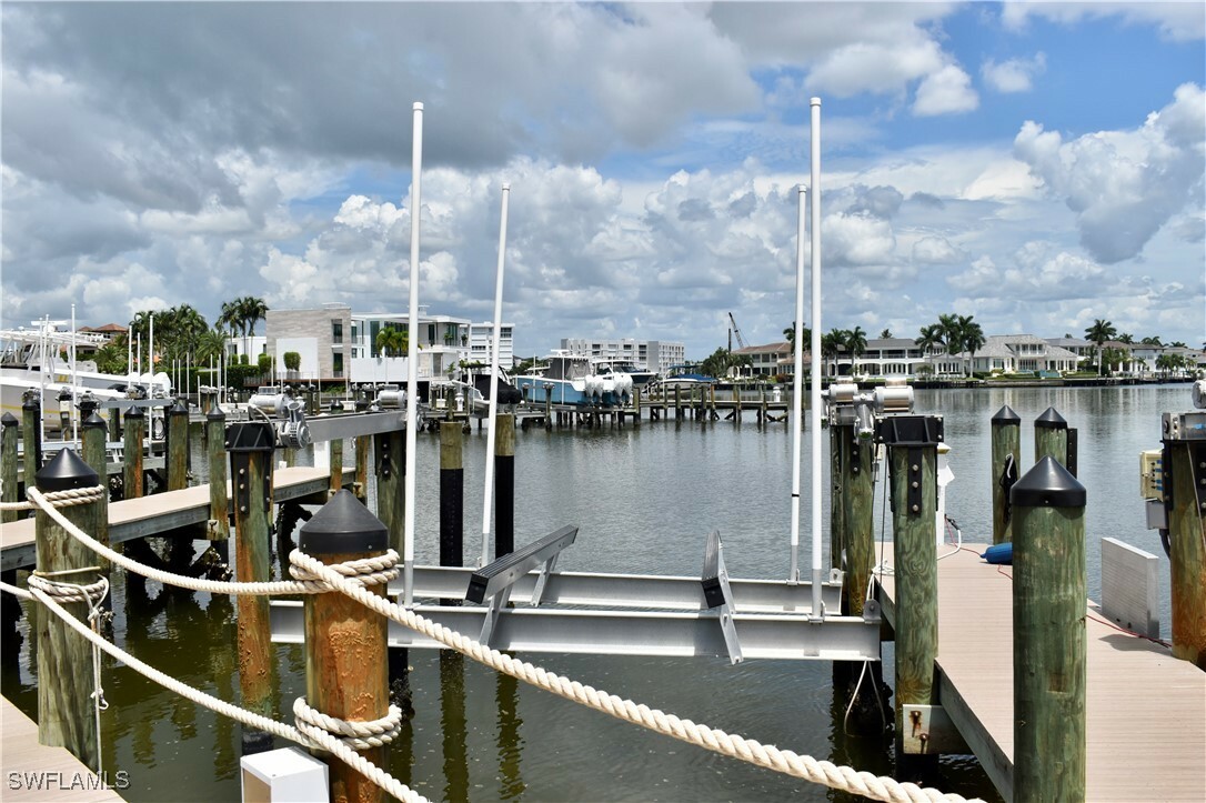 Property Photo:  4090 Gulf Shore Boulevard N  FL 34103 