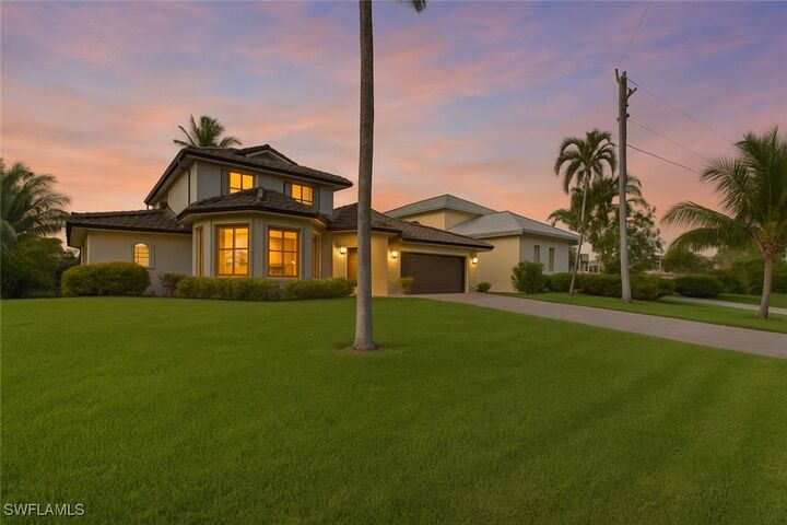 Property Photo: 1535 Dolphin Lane FL 34102