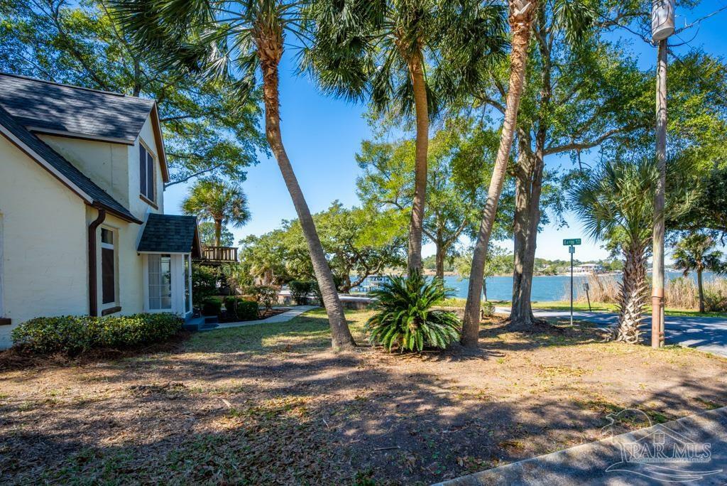 Property Photo:  900 Bayou Blvd  FL 32503 