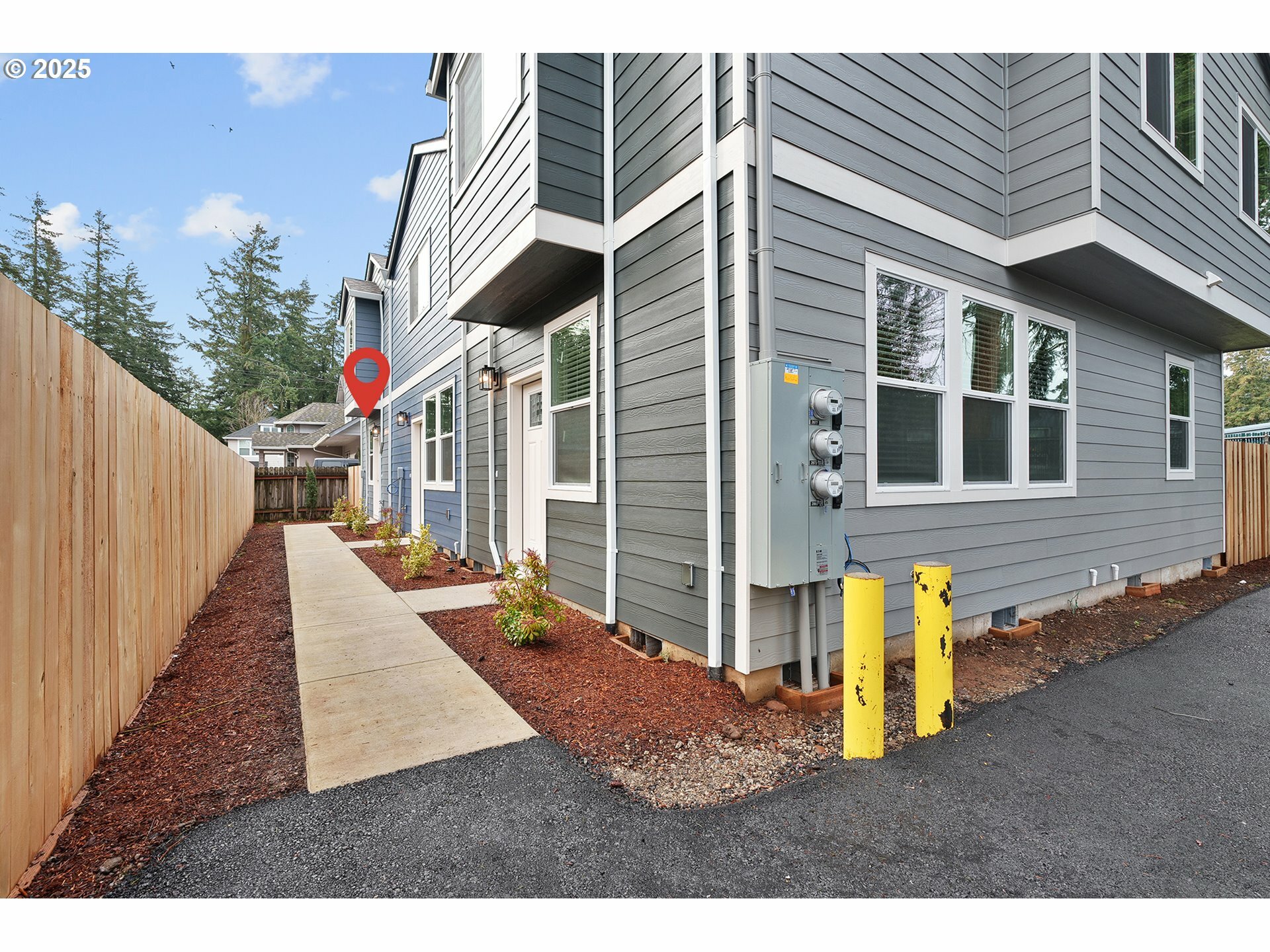 Property Photo:  2877 SE 118th Ave  OR 97266 