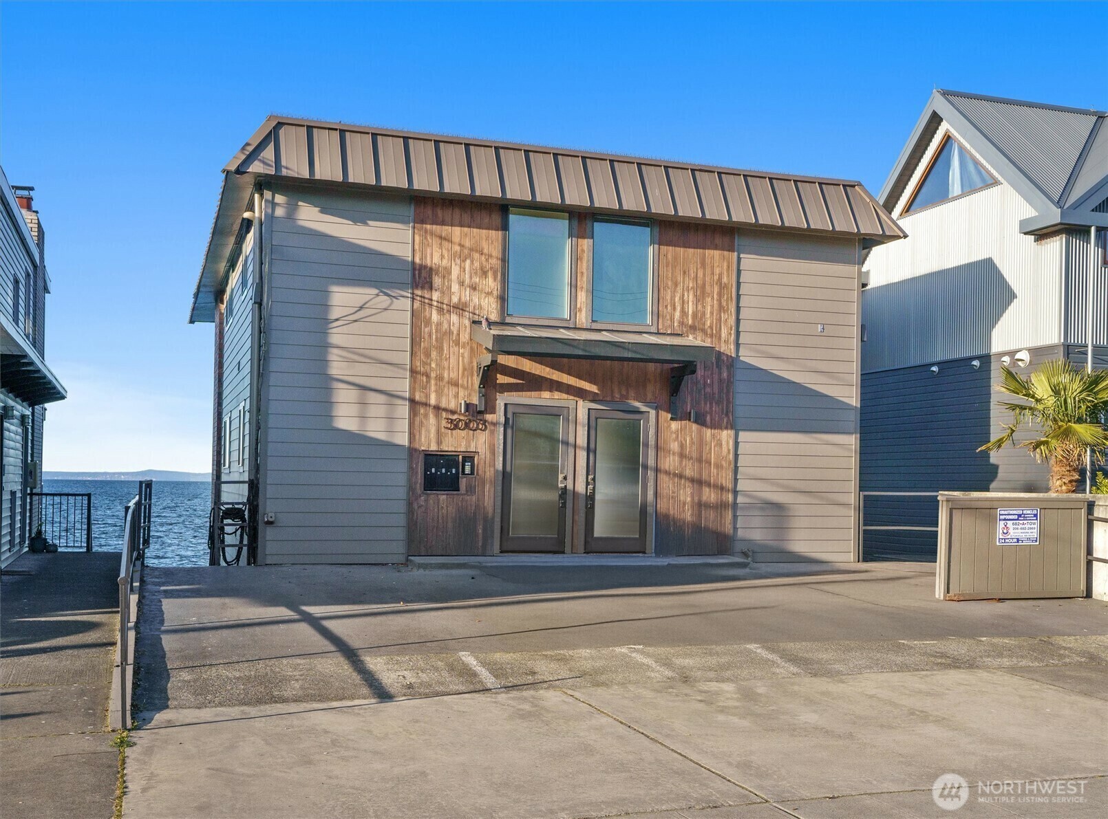 Property Photo:  3003  Alki Avenue SW  WA 98116 