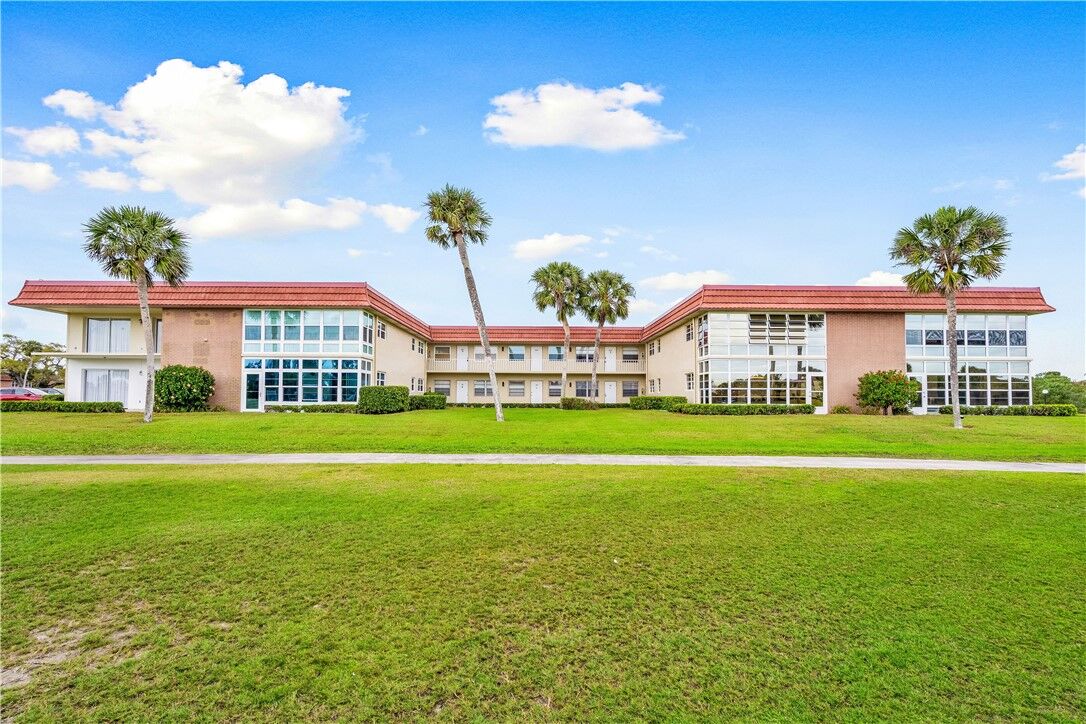 Property Photo:  65 Woodland Drive 106  FL 32962 