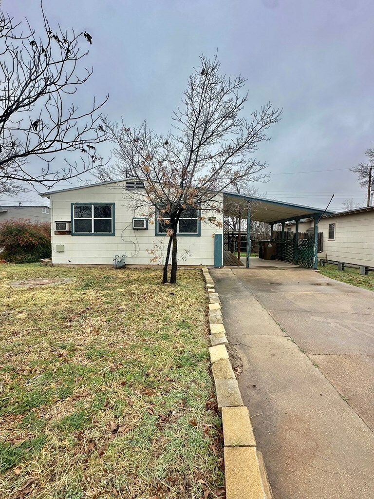 Property Photo:  56 E 32nd St  TX 76903 