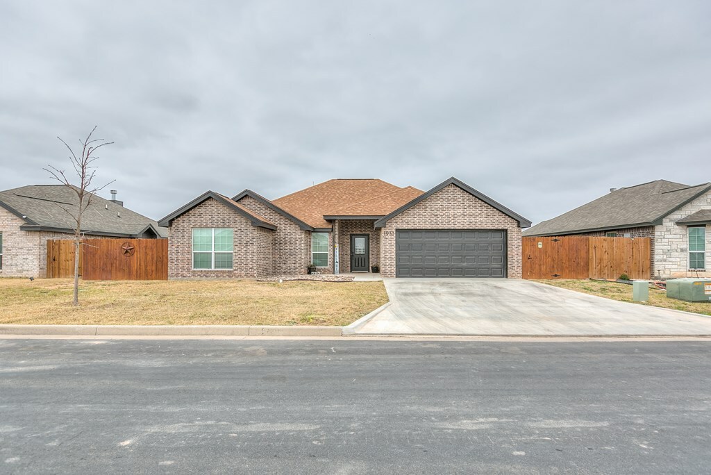 Property Photo:  1933 Lamplighter Lane  TX 76904 