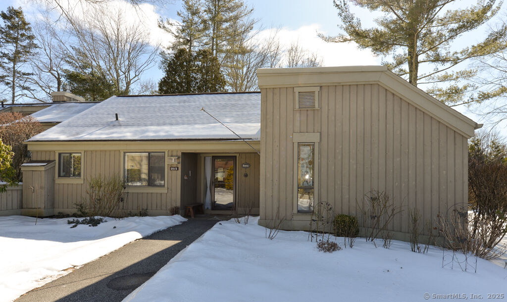 Property Photo: 989B Heritage Village CT 06488