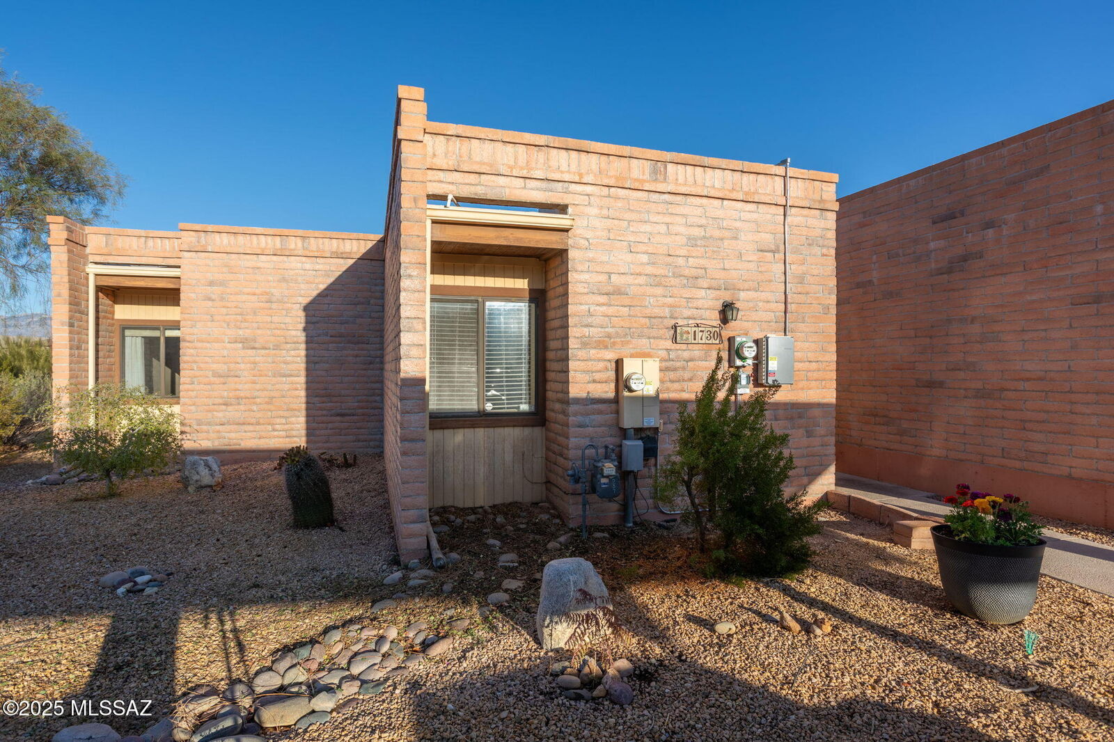 Property Photo: 1730 W Dalehaven Circle AZ 85704