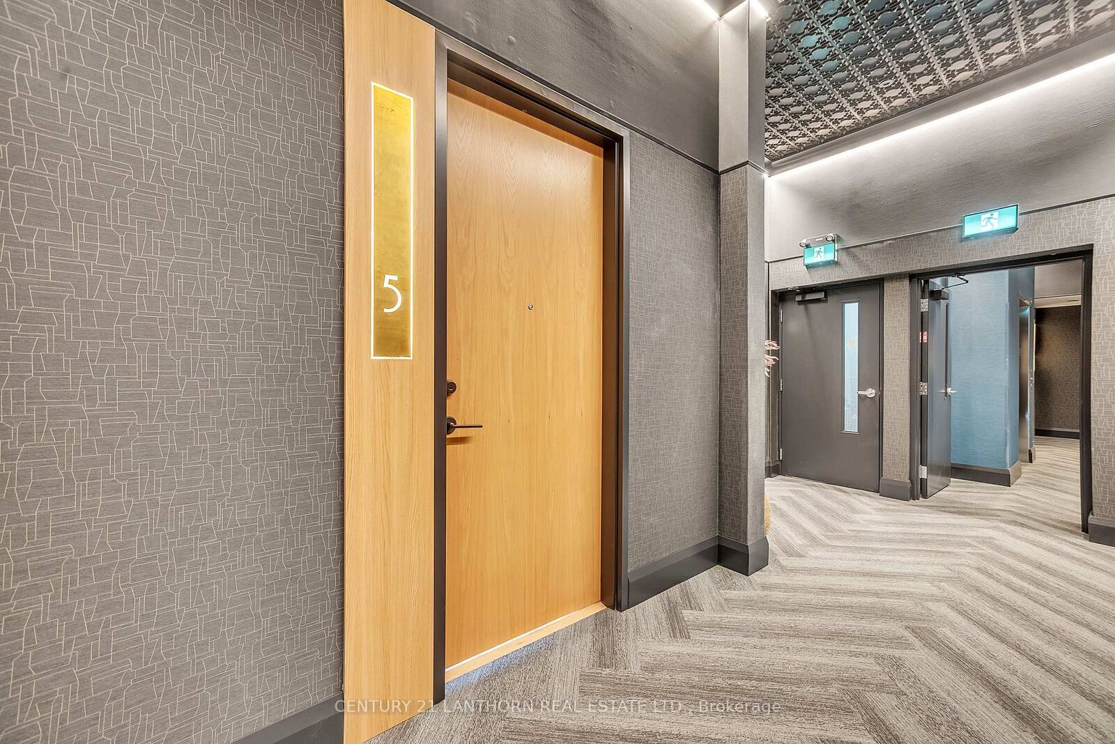 Property Photo: 38 Front Street Unit # 5 ON K8N 4N2