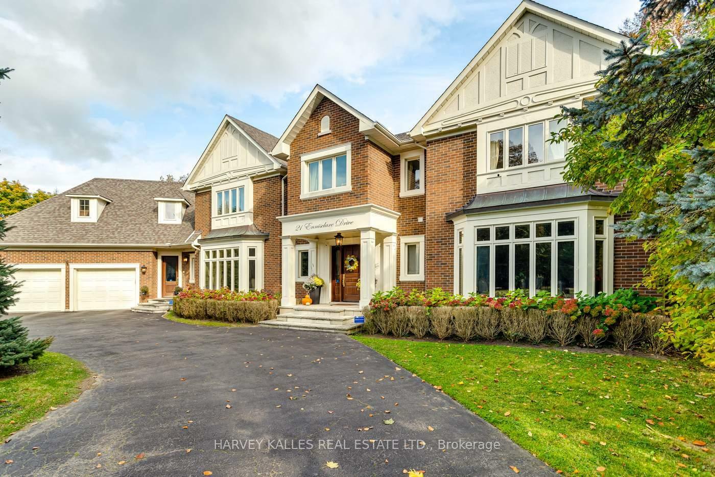 Property Photo: 21 Ennisclare Drive ON L6J 4N3