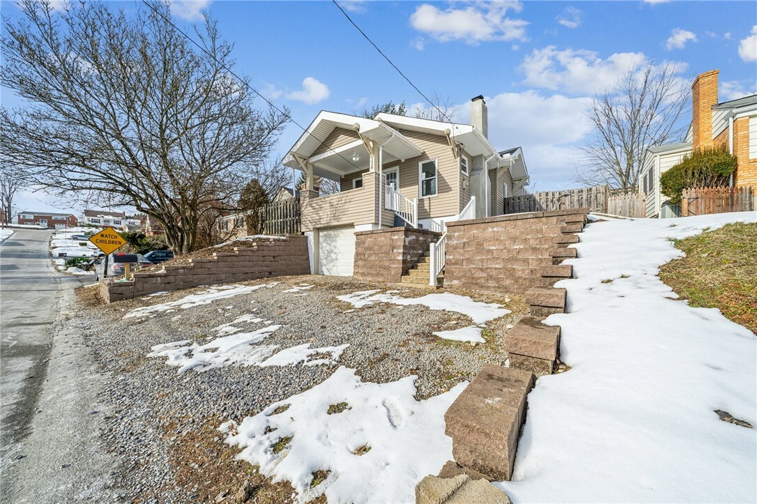 Property Photo:  336 Lee Ave  PA 15237 