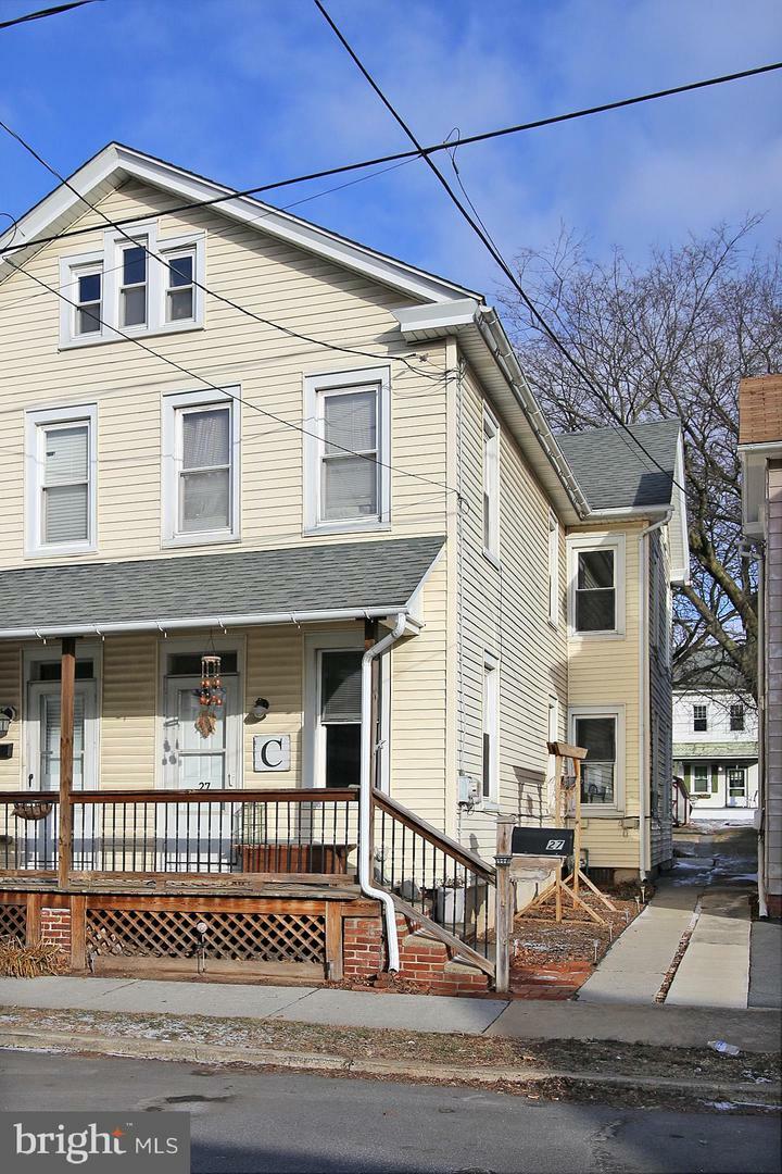 Property Photo:  27 E Lincoln Avenue  PA 17543 