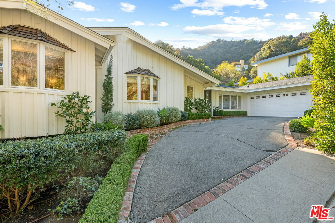 Property Photo:  4071 Mandeville Canyon Rd  CA 90049 