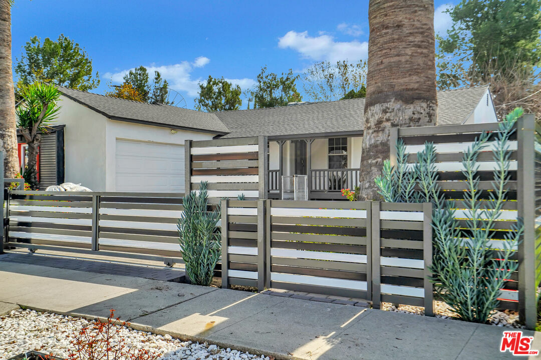 Property Photo:  19002   Bessemer St  CA 91335 