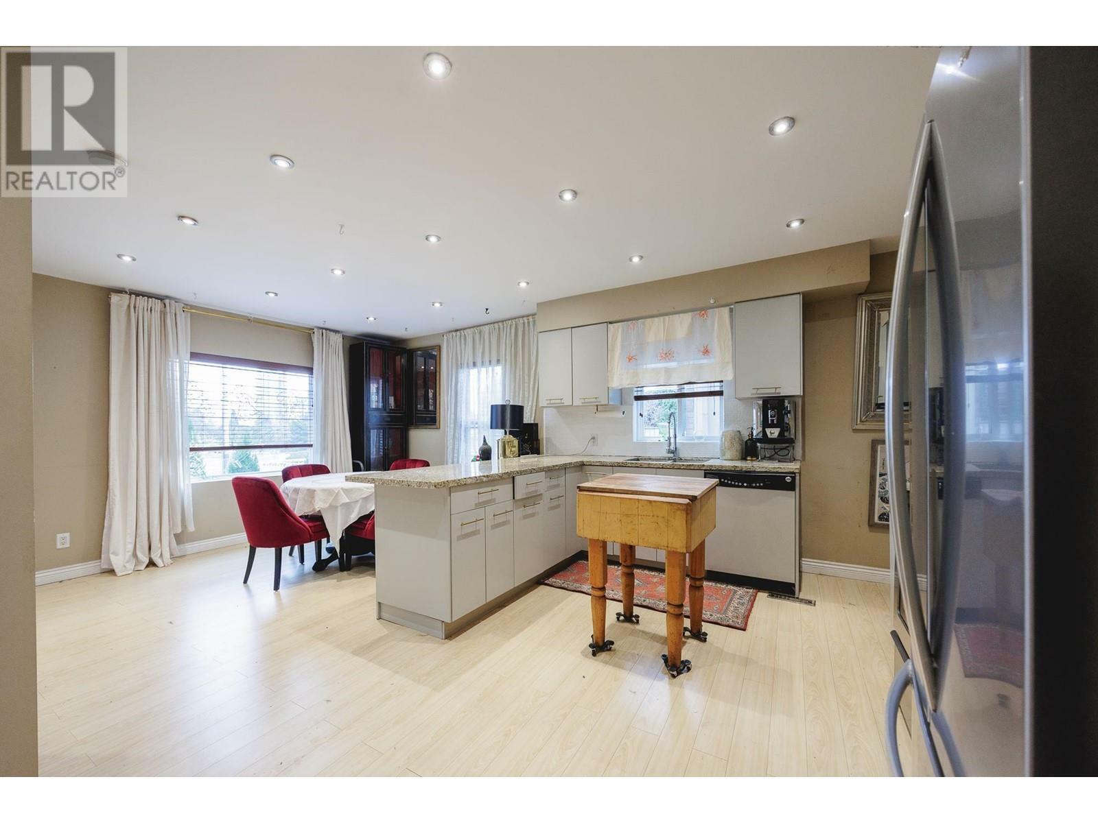 Property Photo: 555 East Columbia Street BC V3L 3X9