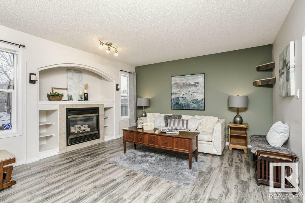 Photo de la propriété:  158 Macewan Road SW  AB T6W 1K3 