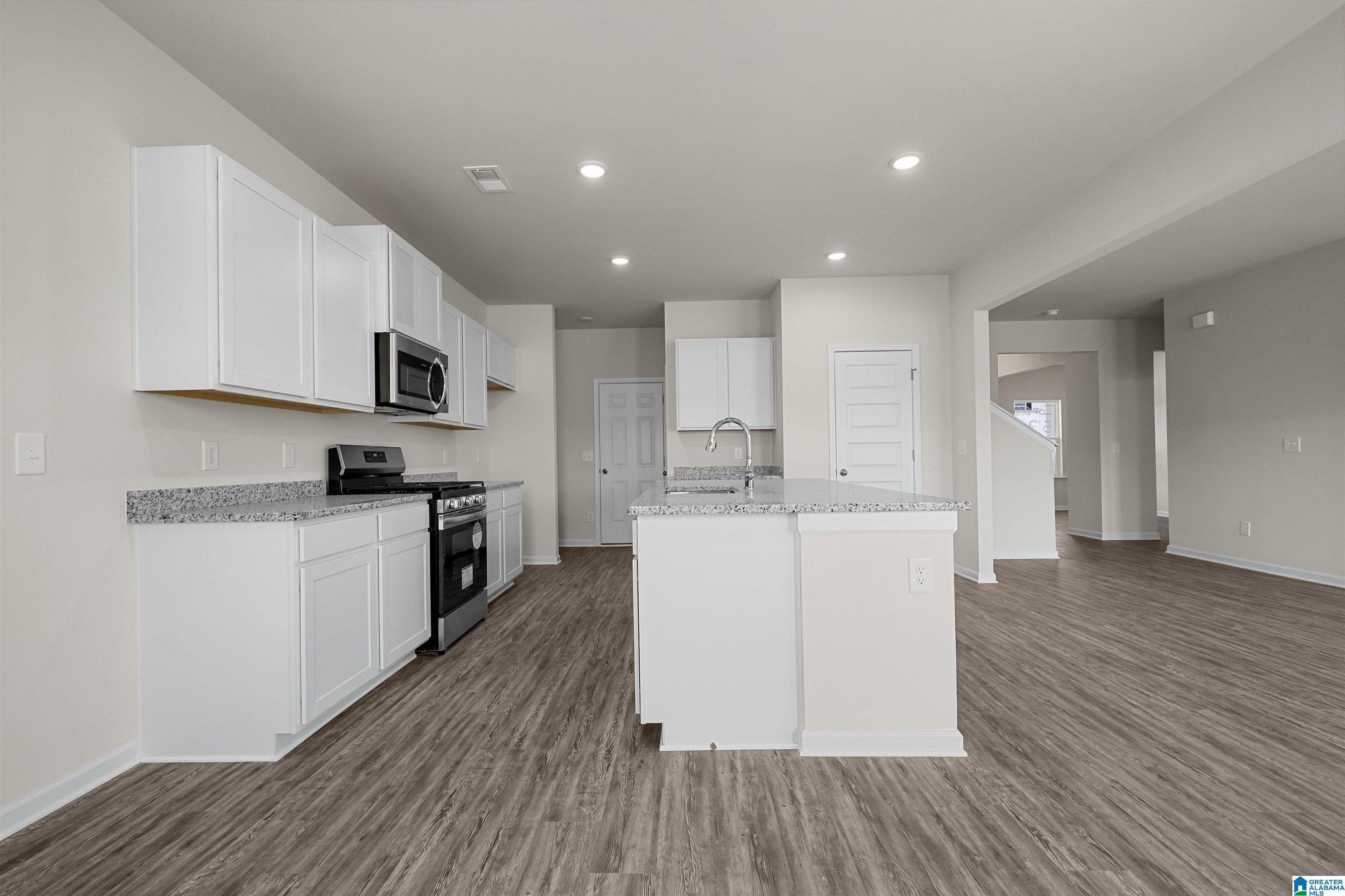 Property Photo: 5548 Headwinds Lane AL 35022