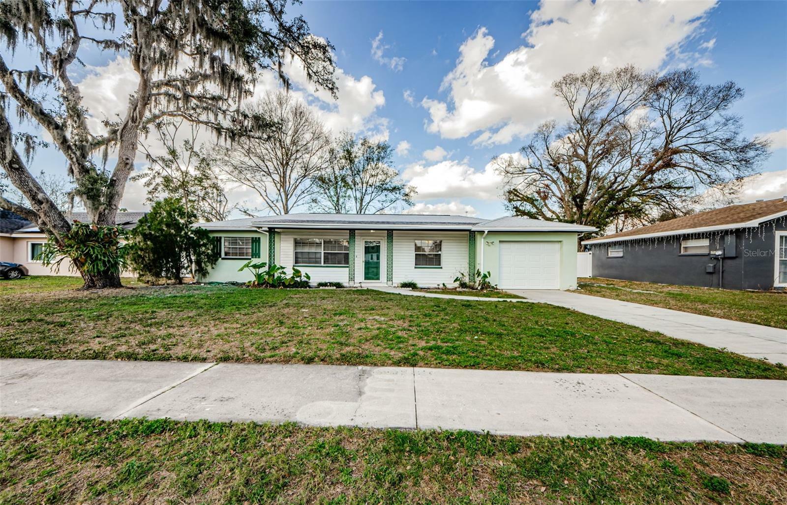 Property Photo:  1004 Hallwood Loop  FL 33511 