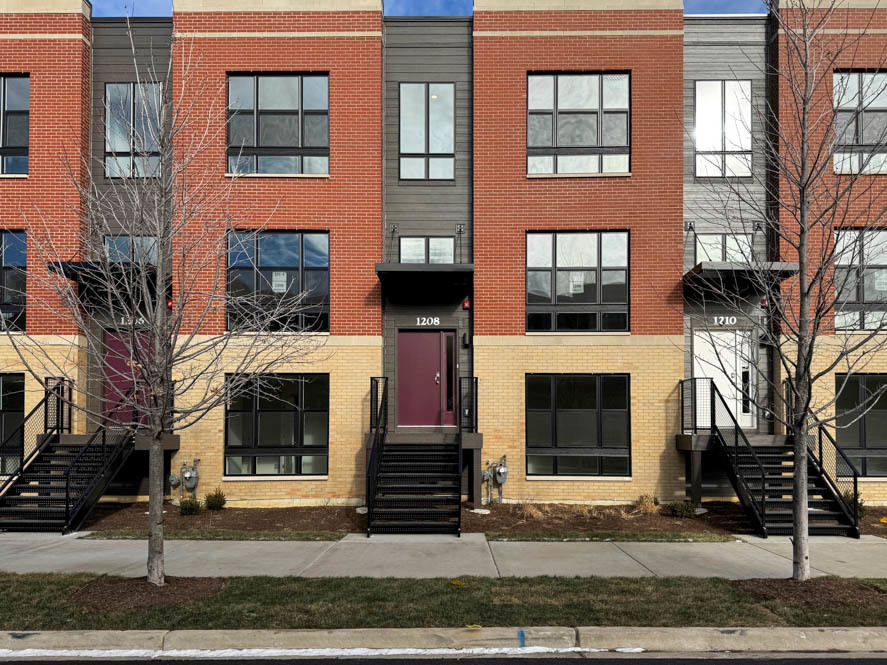Property Photo: 1208 Lakepointe Drive IL 60173