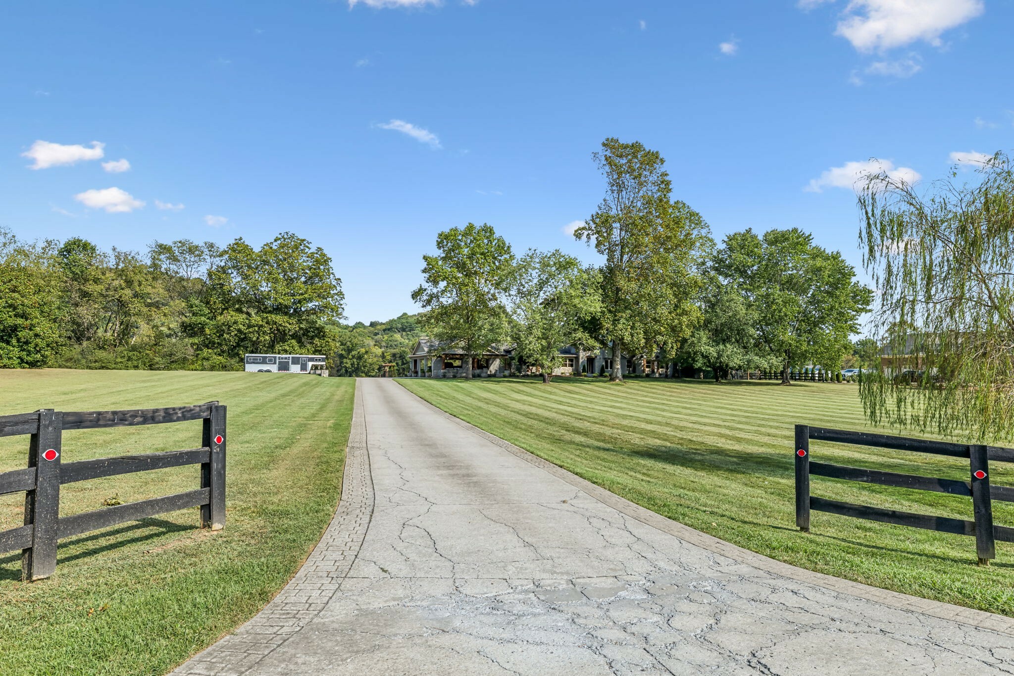 Property Photo:  2864 Sawyer Bend Rd  TN 37069 