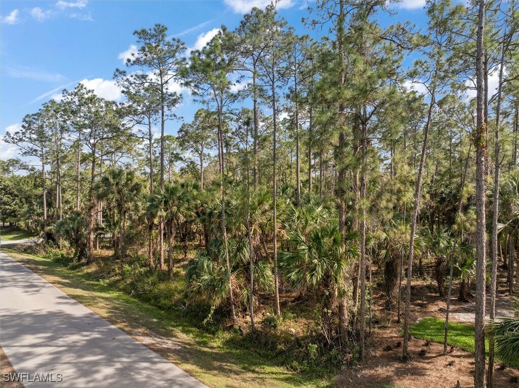Property Photo: 810 20th Avenue NW FL 34120