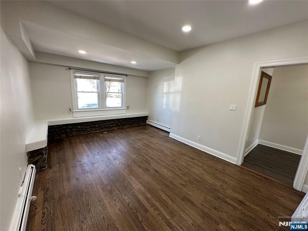 Property Photo:  254 Everett Avenue 1  NJ 07481 