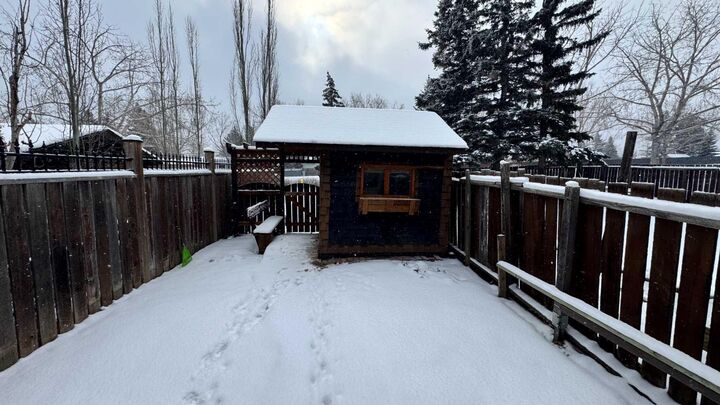 Property Photo: 6551 Huntsbay Road NW AB T2K 5R3