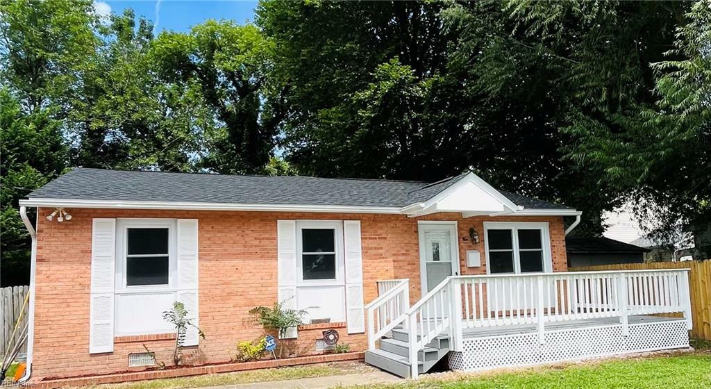 Property Photo: 406 Institute Dr VA 23663