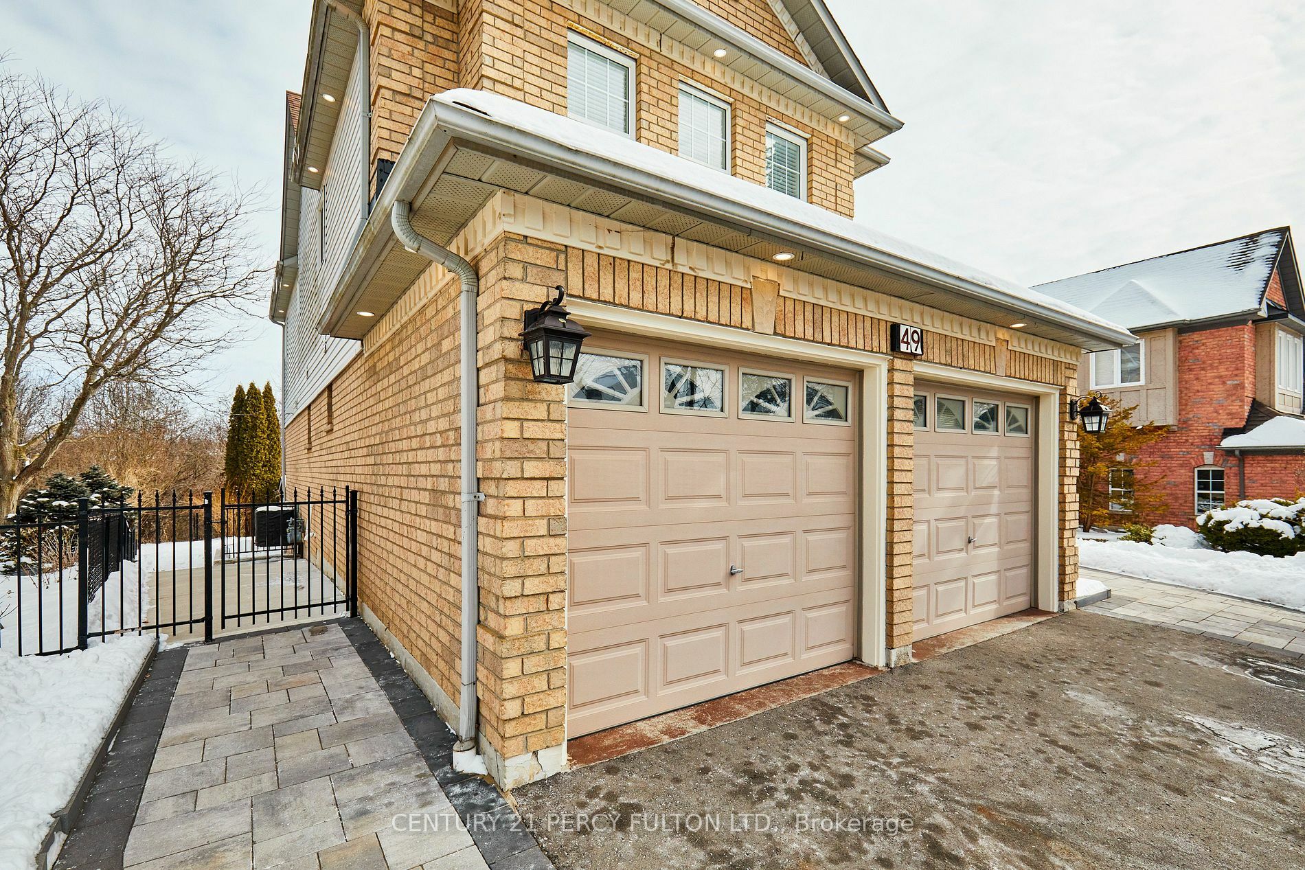 Property Photo:  49 Wetherburn Dr  ON L1P 1M7 