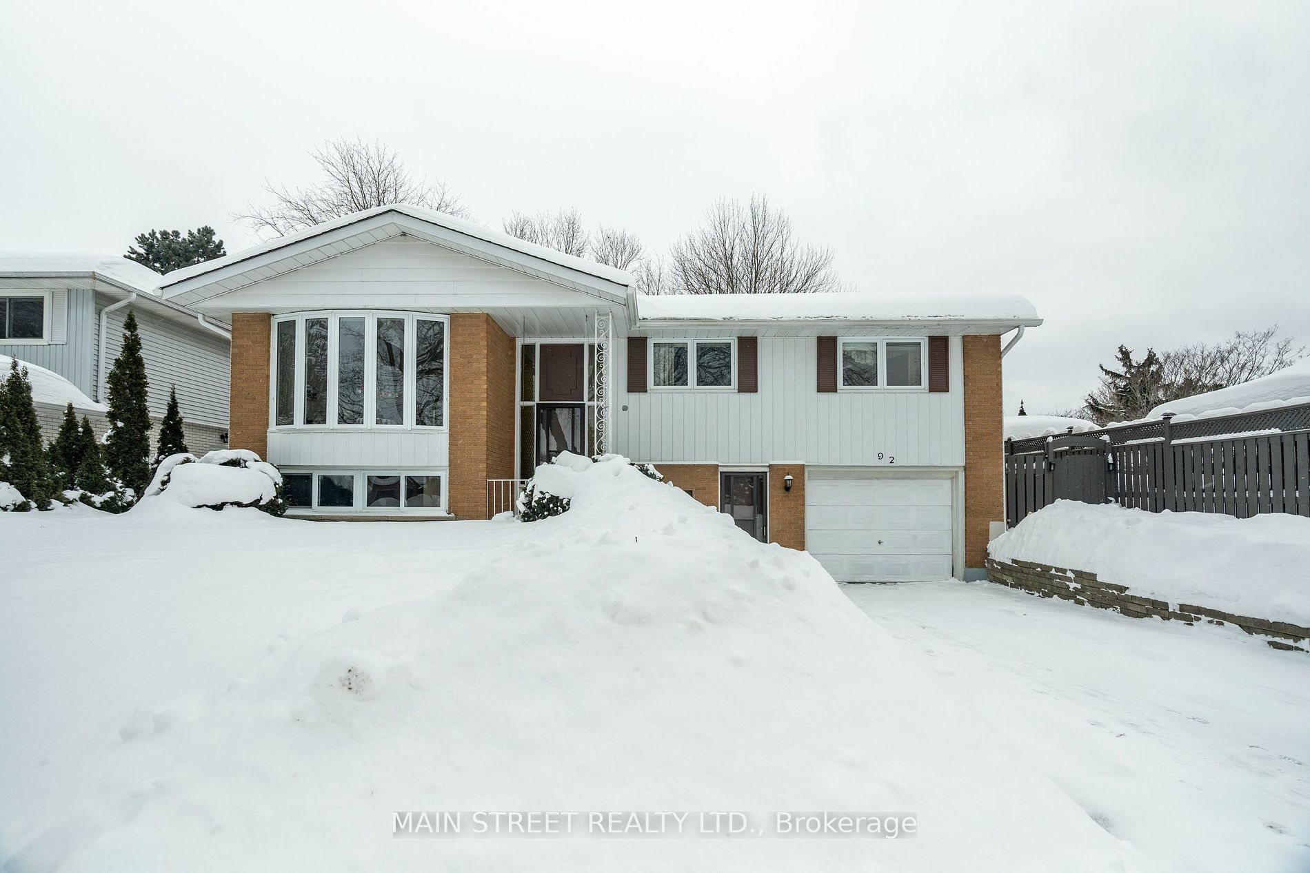 92 Queenston Cres  Kitchener ON N2B 2V5 photo