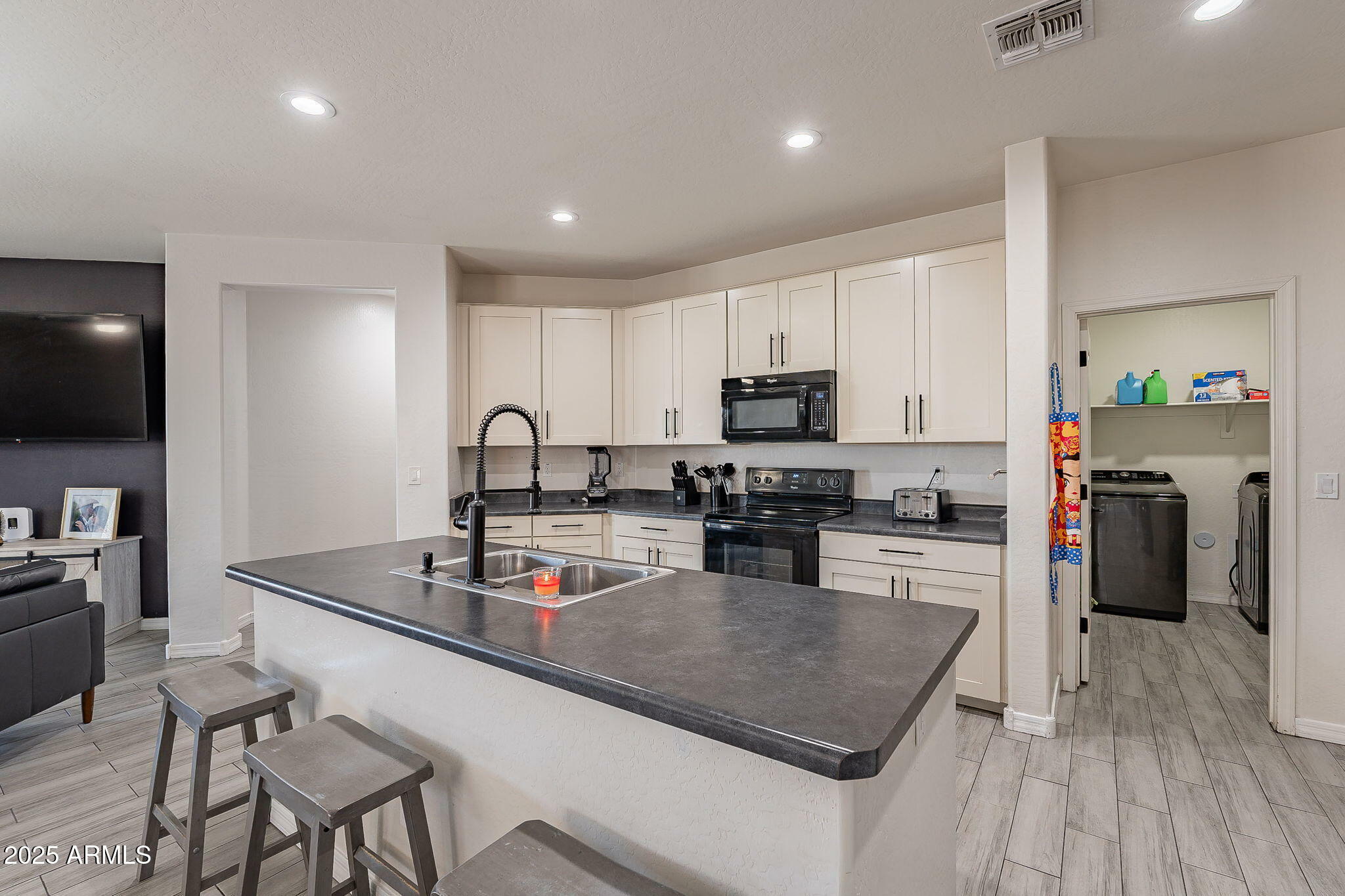 Property Photo: 7552 W Darrel Road AZ 85339