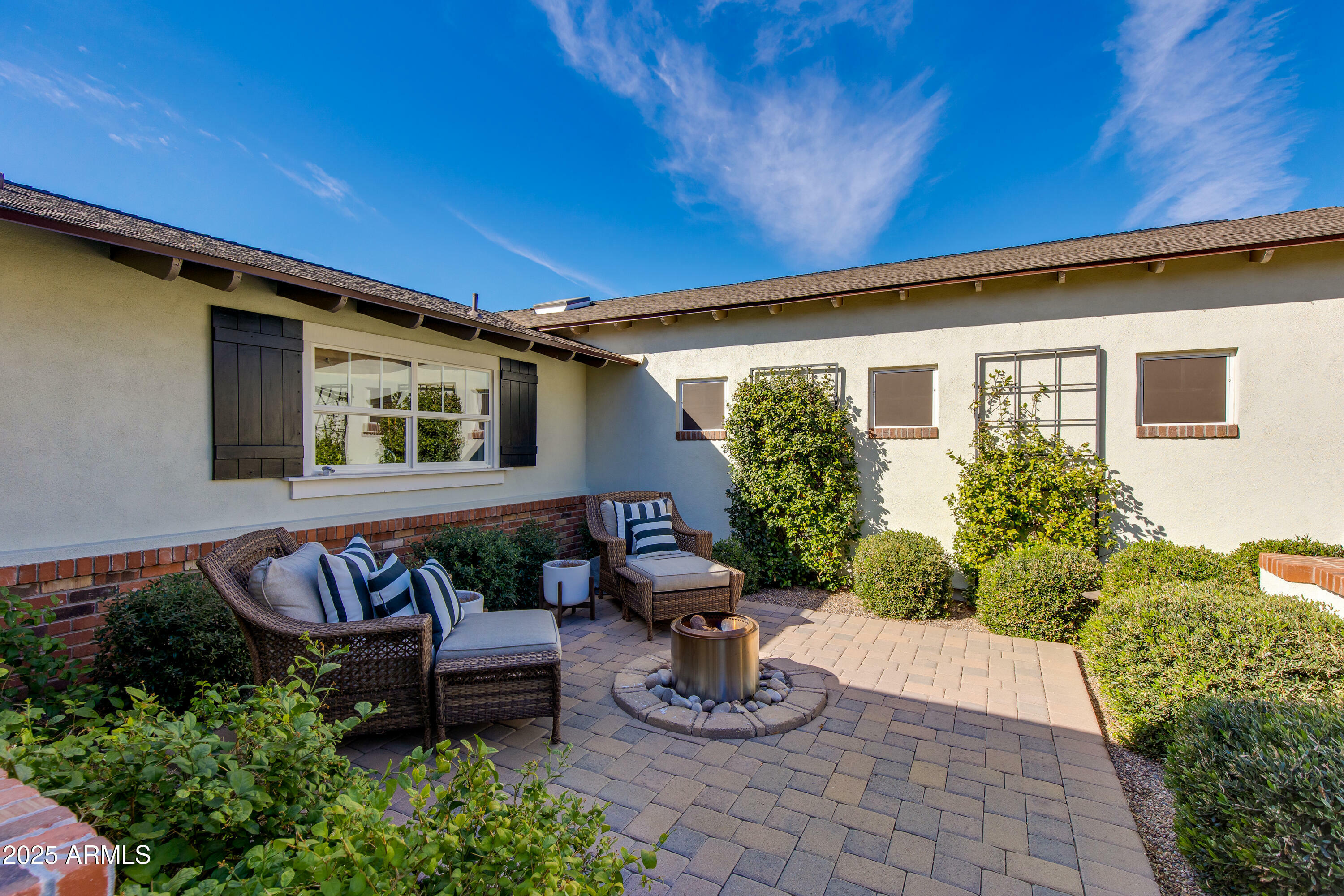 Property Photo: 3727 E Highland Avenue AZ 85018