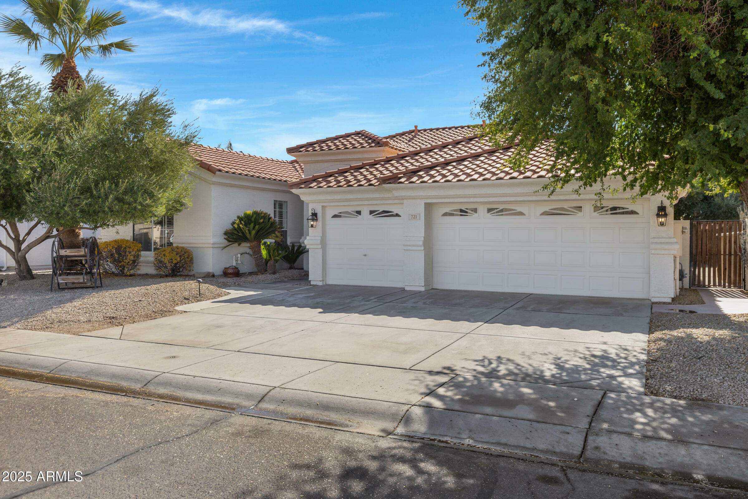 Property Photo:  721 W Cherrywood Drive  AZ 85248 