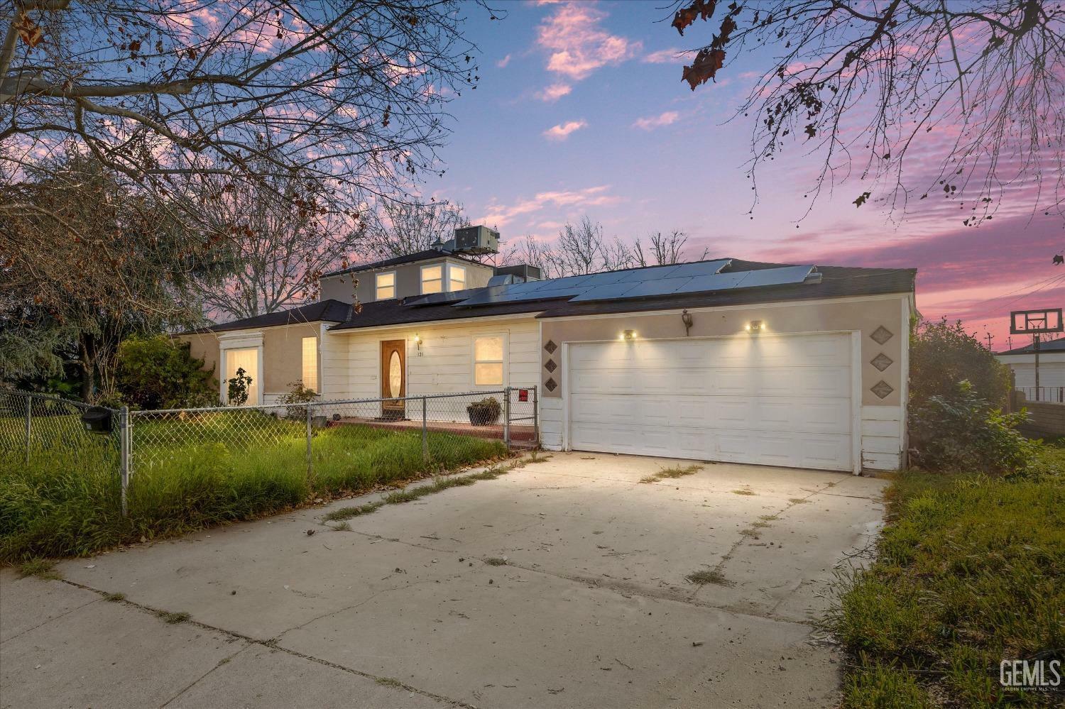 Property Photo:  131 Bedford Way  CA 93308 