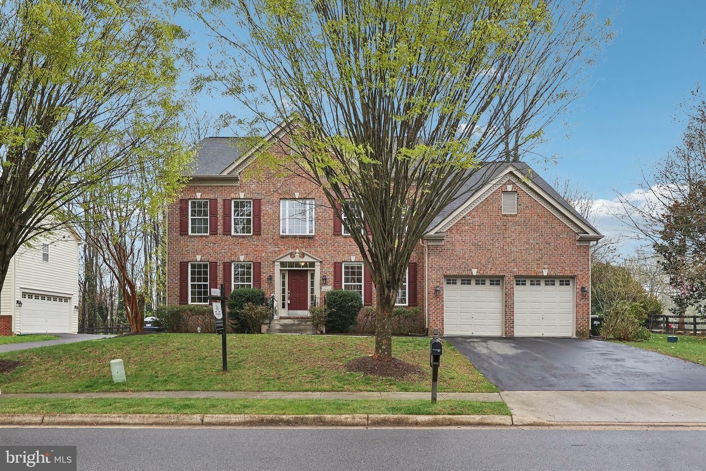 Property Photo: 101 Levenbury Place VA 20158