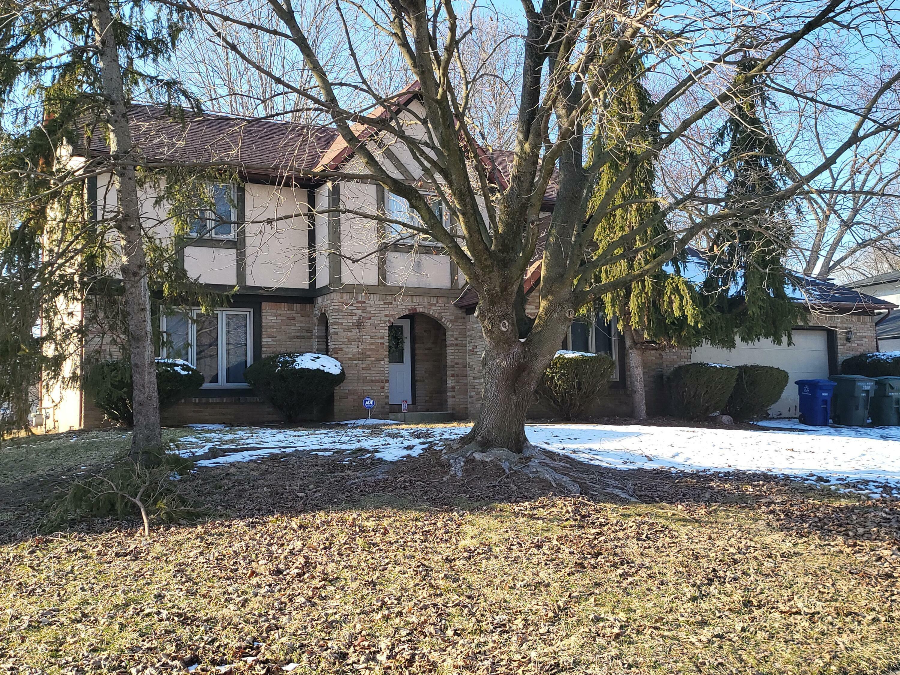 Property Photo:  2069 Walnut Hill Park Drive  OH 43232 