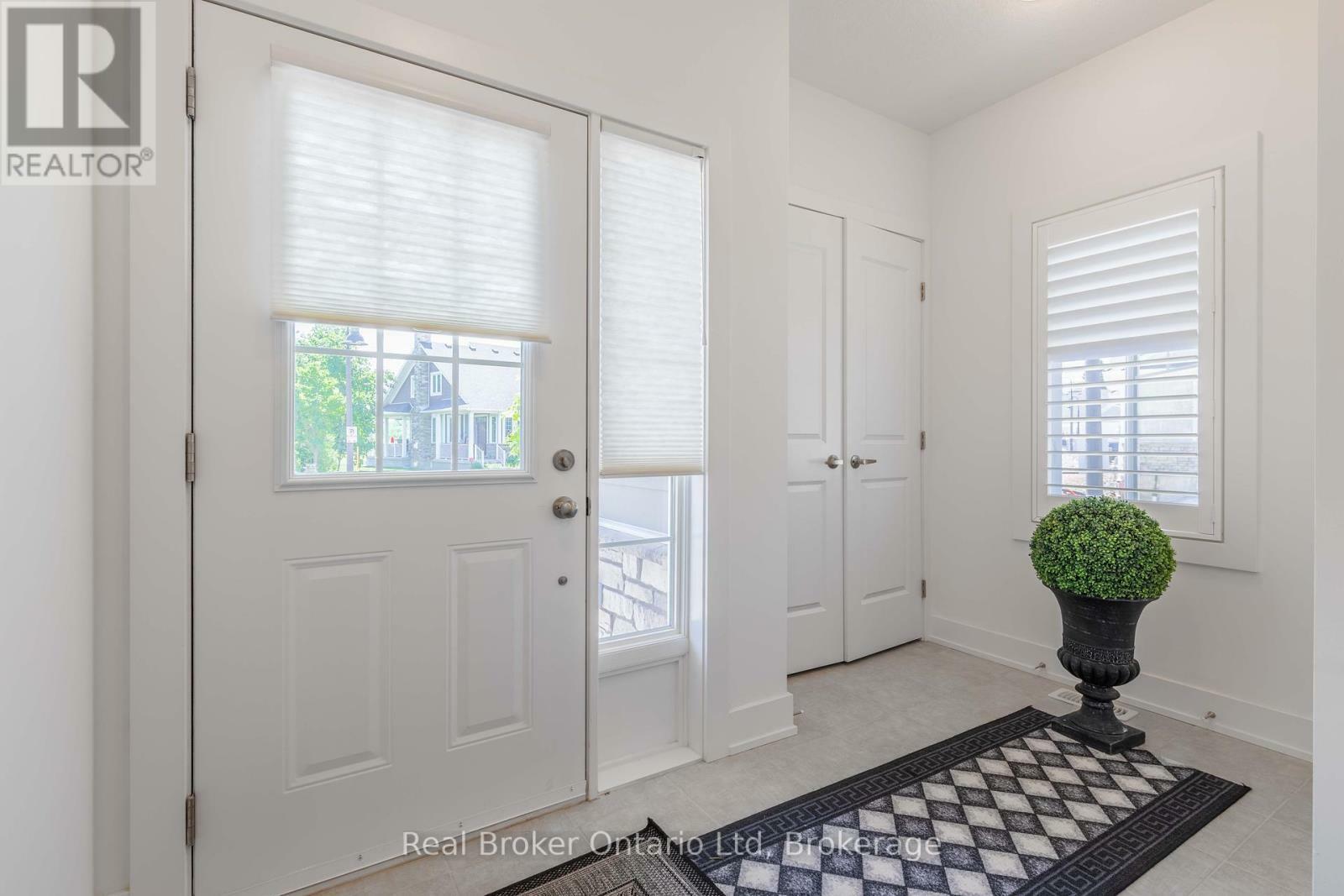 Property Photo: 221 Ironwood Way 18 ON N0H 1S0