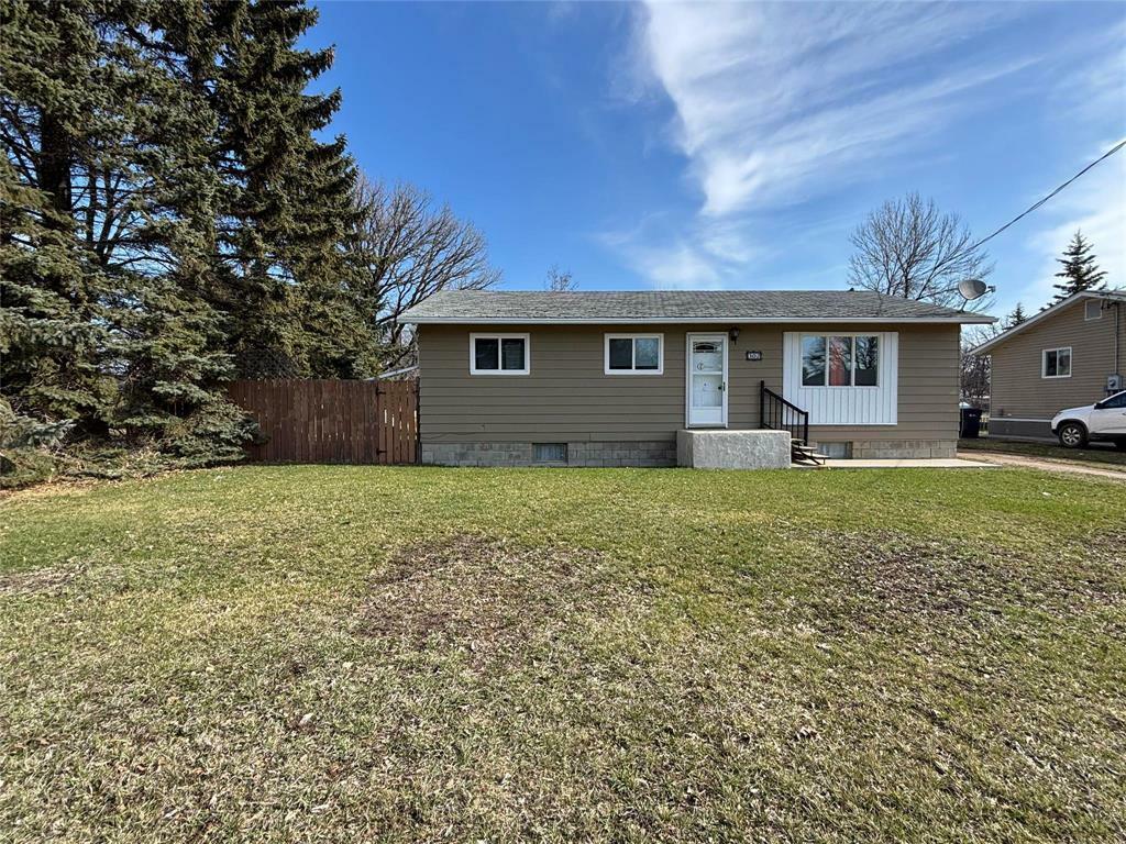Property Photo: 302 Fletcher Street East MB R0K 1G0